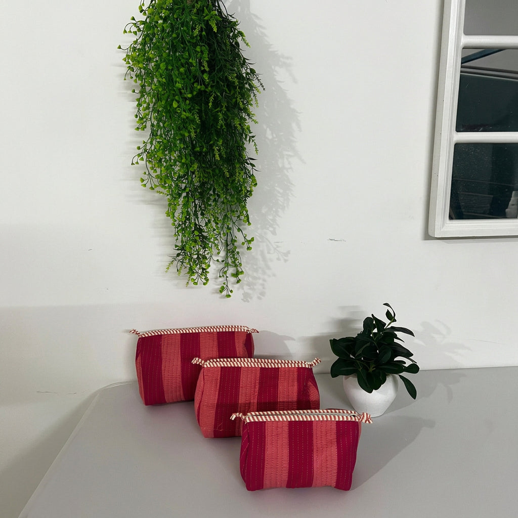 SET OF THREE MULTI PURPOSE TOILETRY BAGS