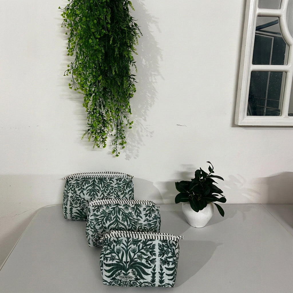 SET OF THREE MULTI PURPOSE TOILETRY BAGS