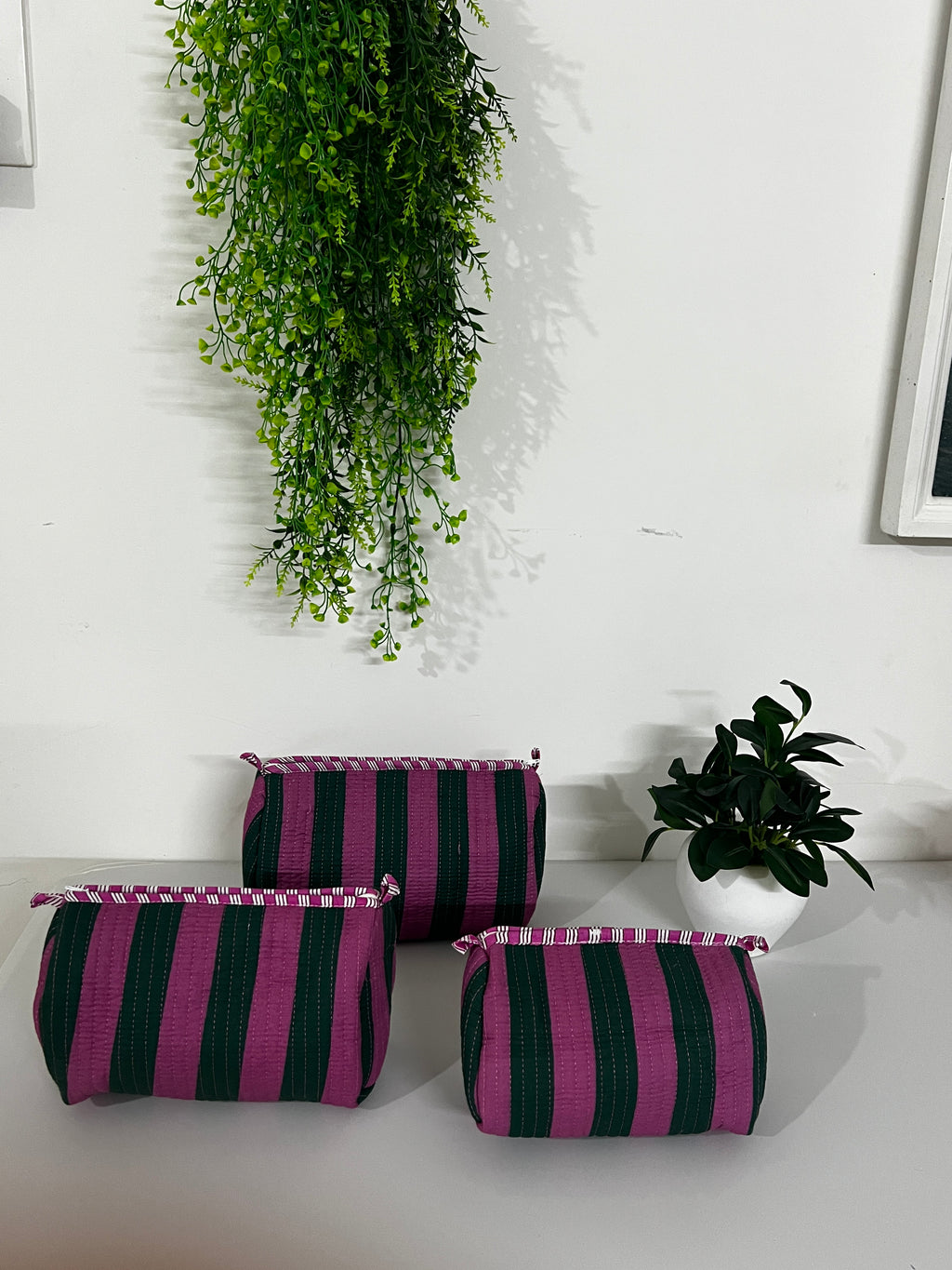 SET OF THREE MULTI PURPOSE TOILETRY BAGS