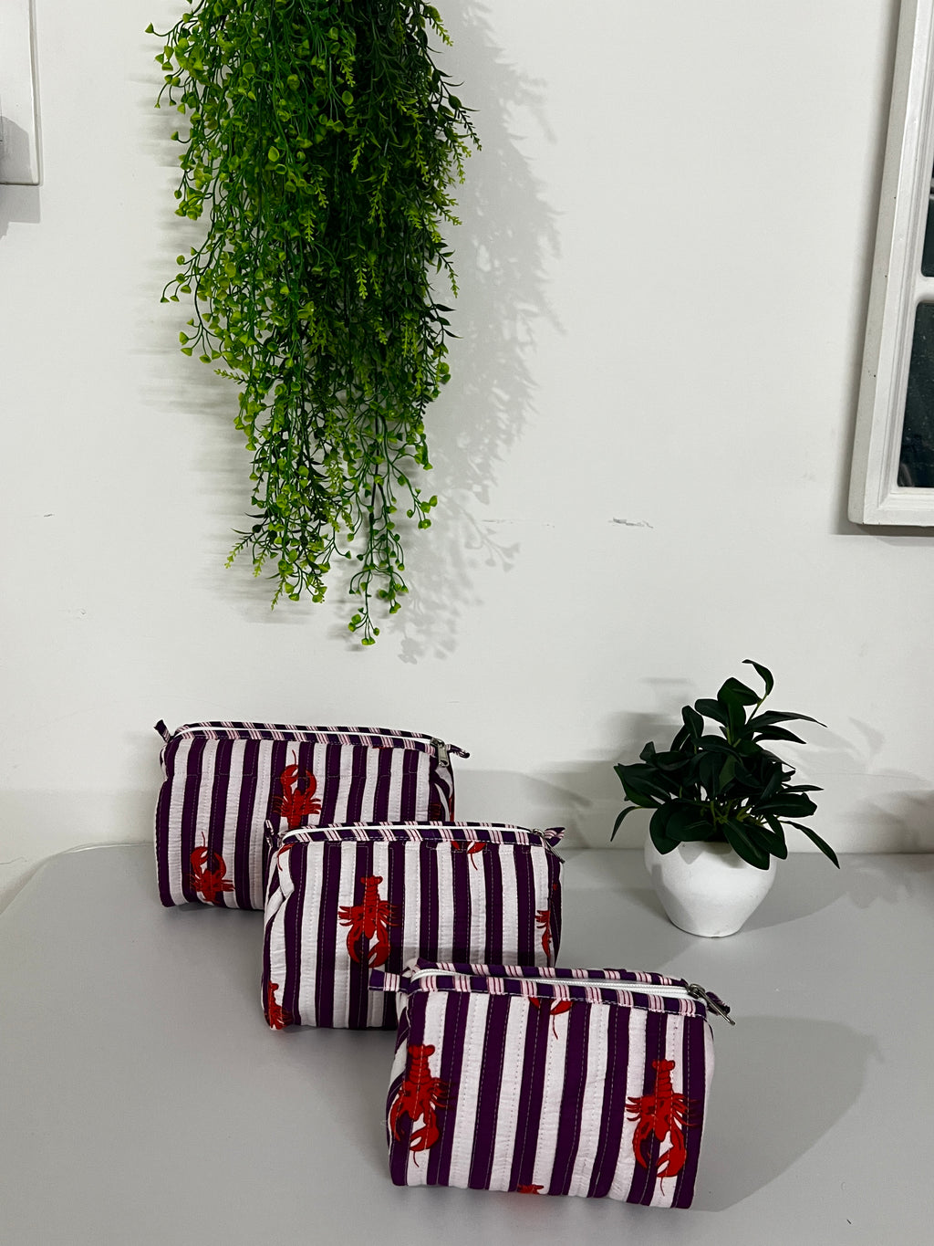 SET OF THREE MULTI PURPOSE TOILETRY BAGS