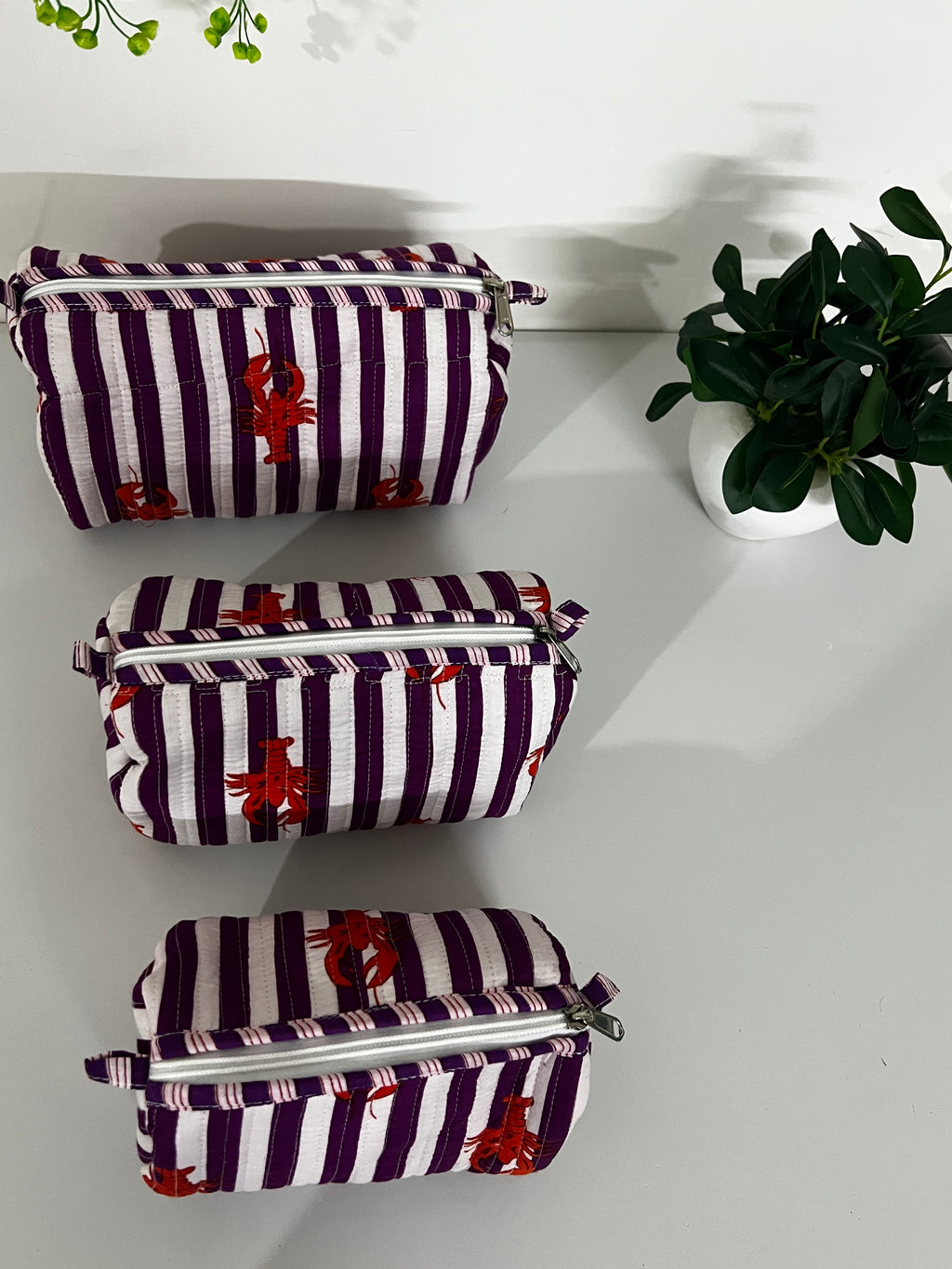 SET OF THREE MULTI PURPOSE TOILETRY BAGS